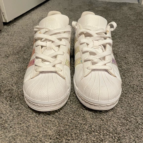 Holographic adidas superstar women’s size 7 - Picture 3 of 7
